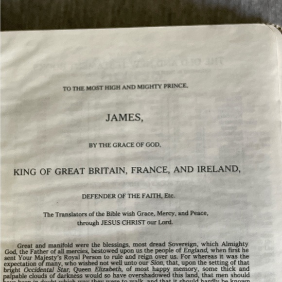 Holy Bible with Concordance in white zipped case Kings James version. - Picture 11 of 16